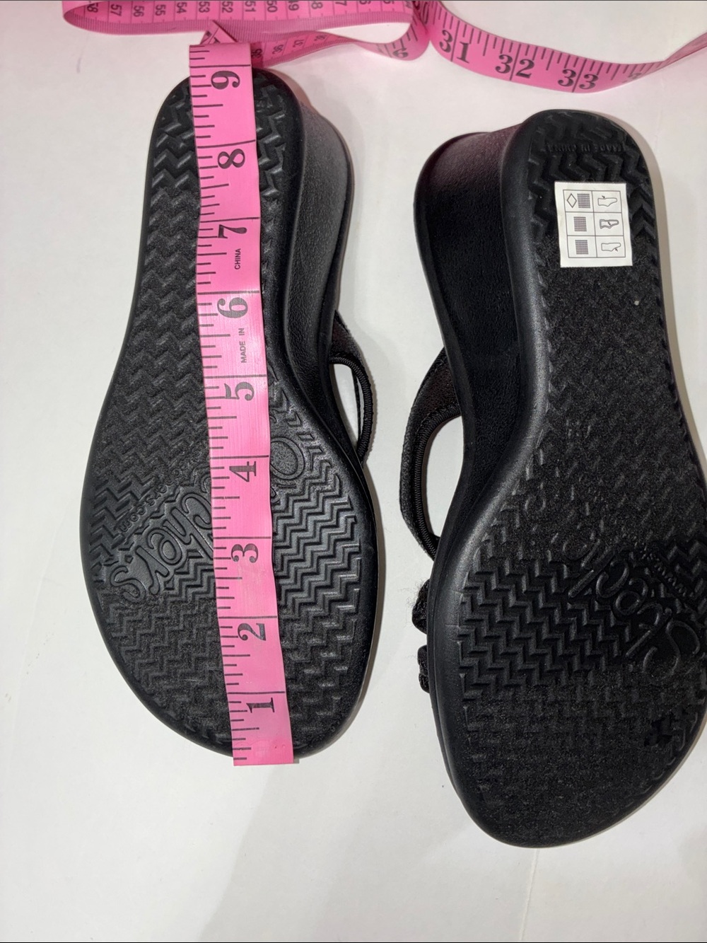 Skechers 8 Women's Slide Sandal Black Crisscross Straps & separated large toes - Picture 4 of 15